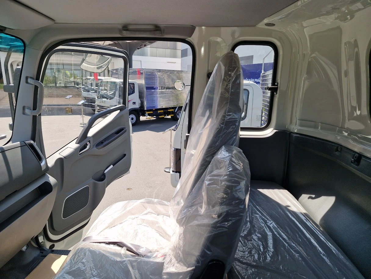 Cabin Jac N900 E5 có giường nằm