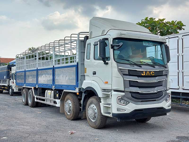 xe tải jac 4 chân thùng bạt