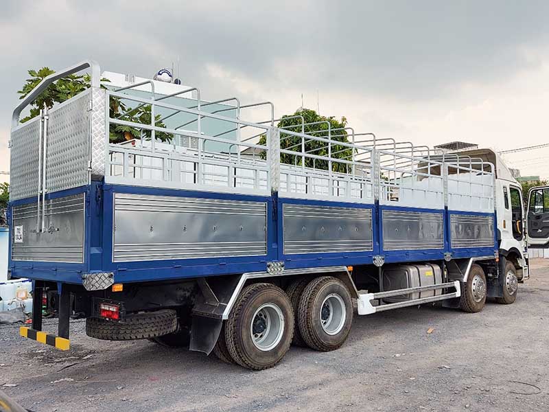 xe tải jac 4 chân thùng bạt